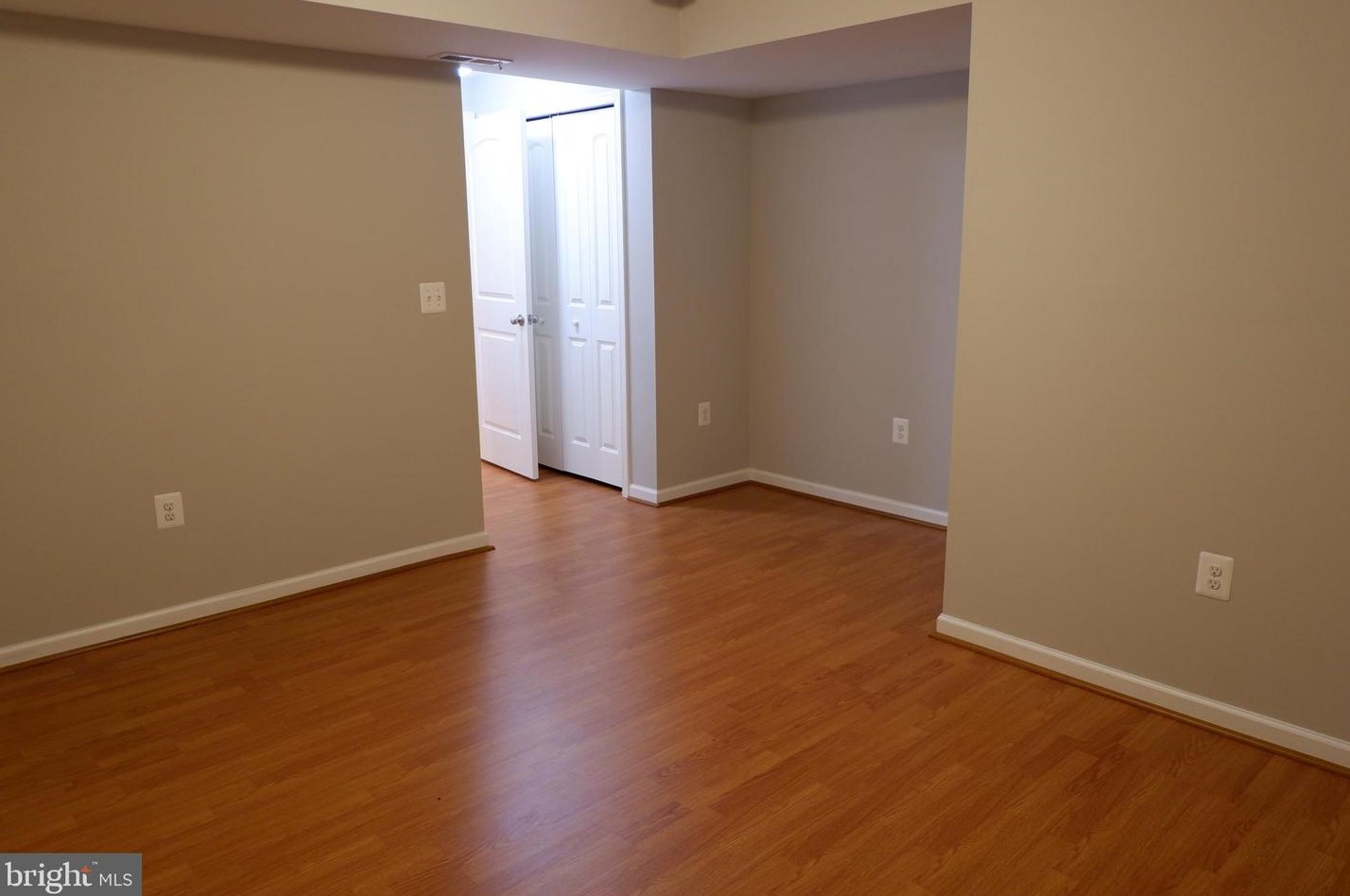 4252 Talon Dr, Dumfries VA  22025-2052 exterior