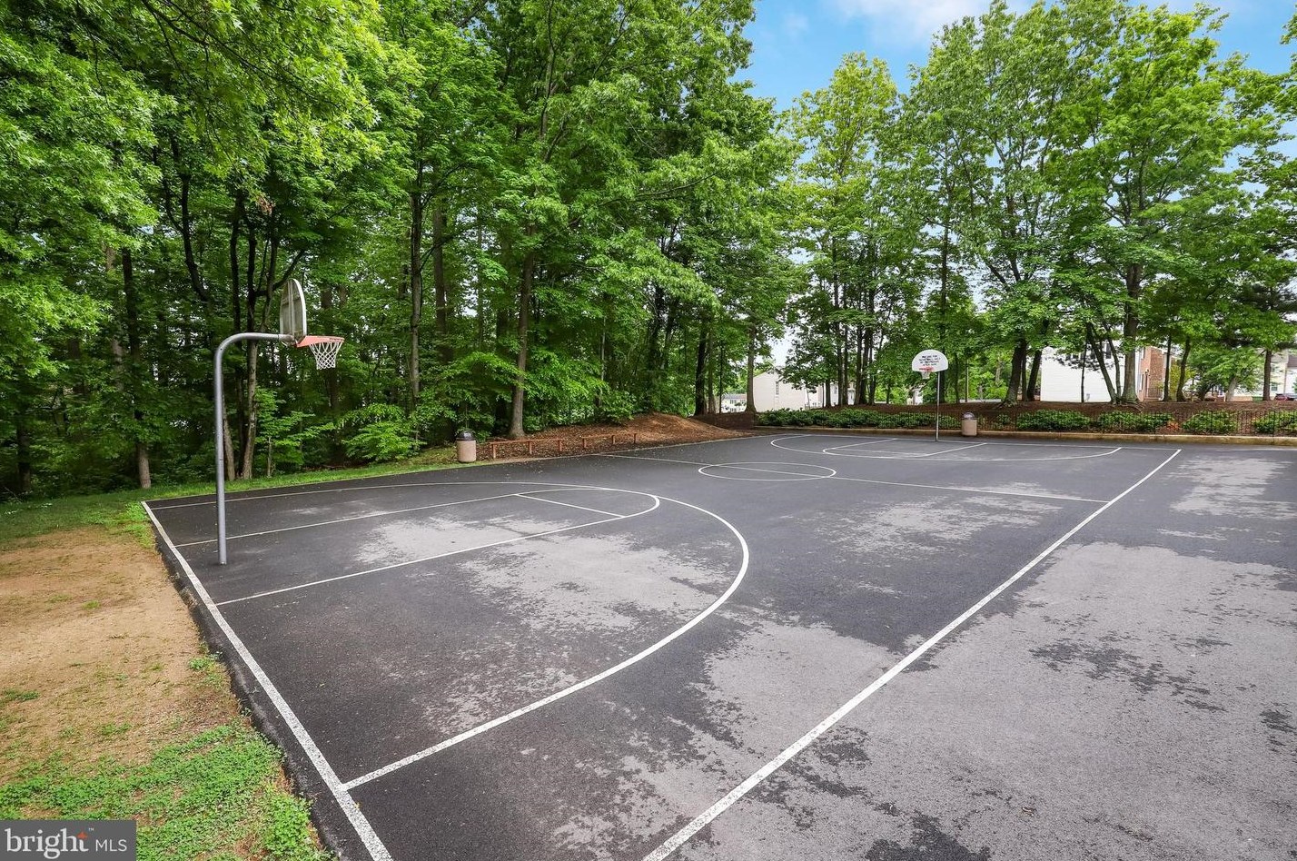 2863 Burgundy Pl, Woodbridge VA  22192-1944 exterior