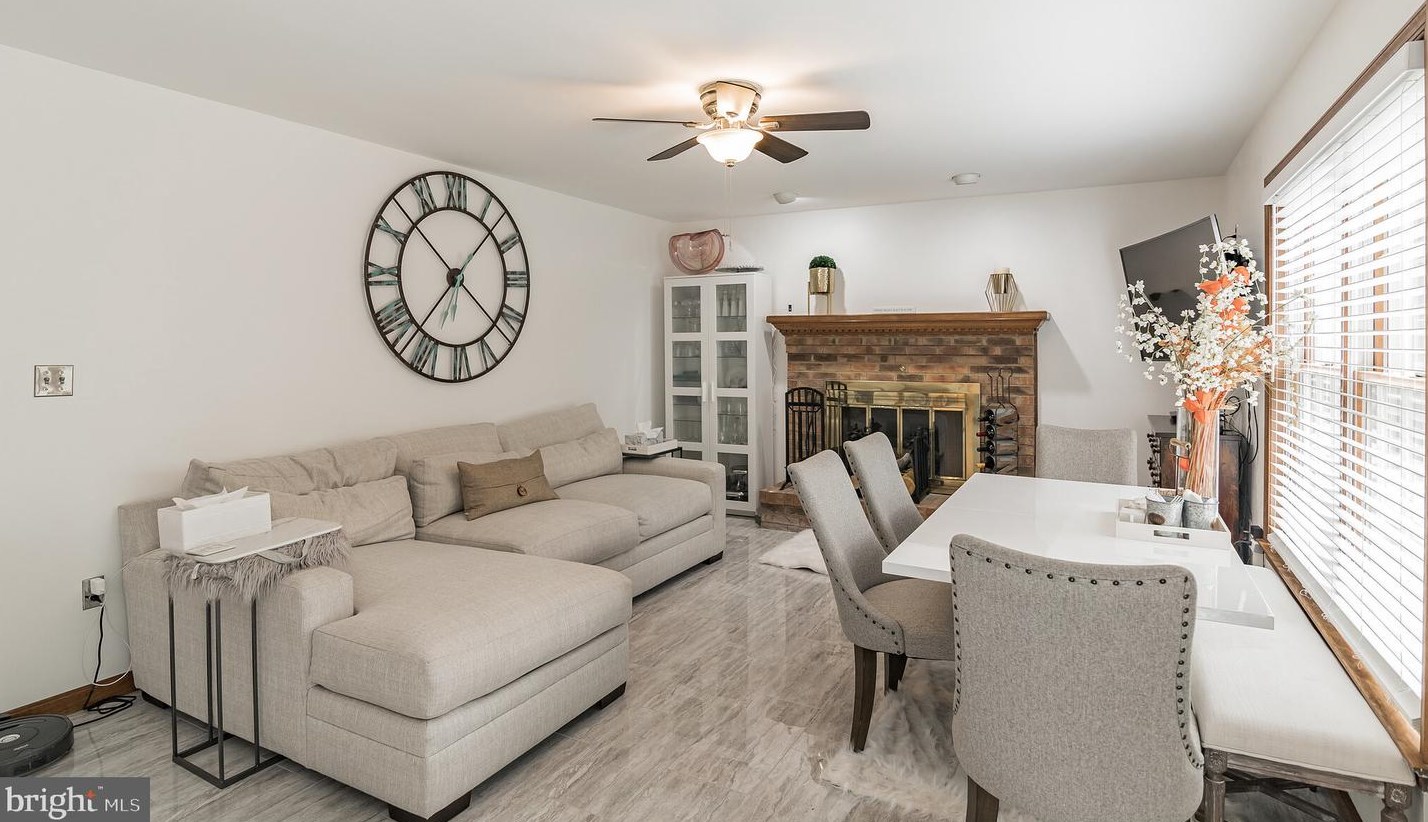6901 Scenic Pointe Pl, Manassas VA  20112-8638 exterior