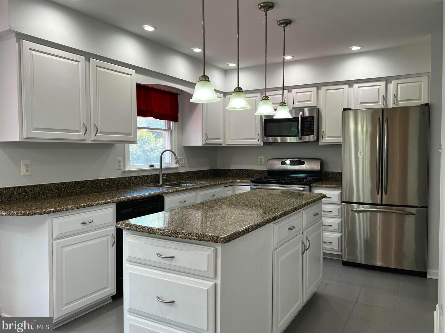 10168 Woodbury Dr, Manassas VA  20109-3724 exterior