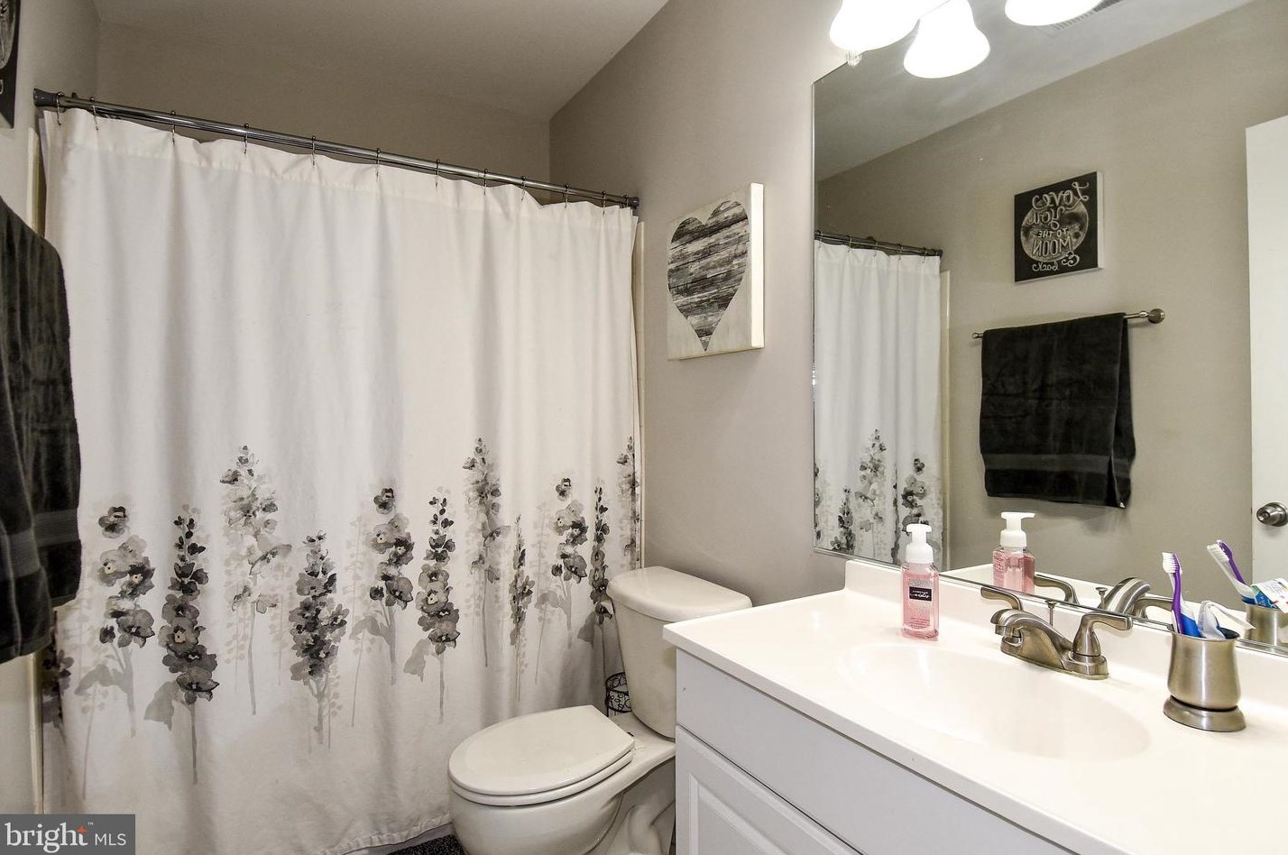 15572 Three Otters Pl, Manassas VA  20112-5424 exterior
