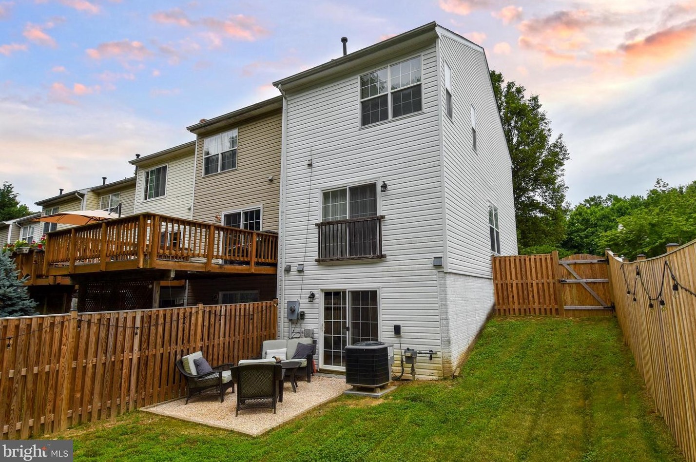 15572 Three Otters Pl, Manassas VA  20112-5424 exterior