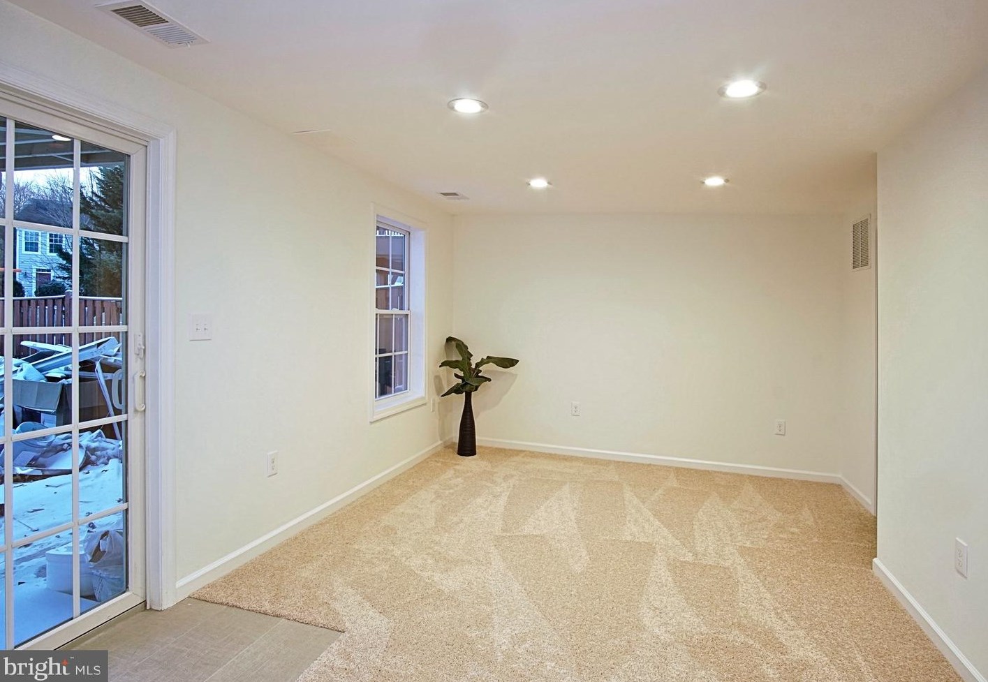 17413 Cosgrove Way, Dumfries VA  22026-3315 exterior