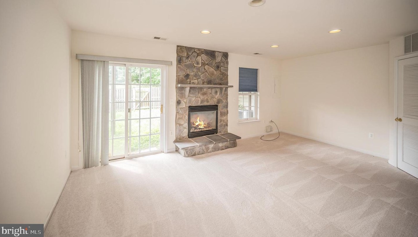9836 Cheshire Ridge Cir, Manassas VA  20110-2788 exterior