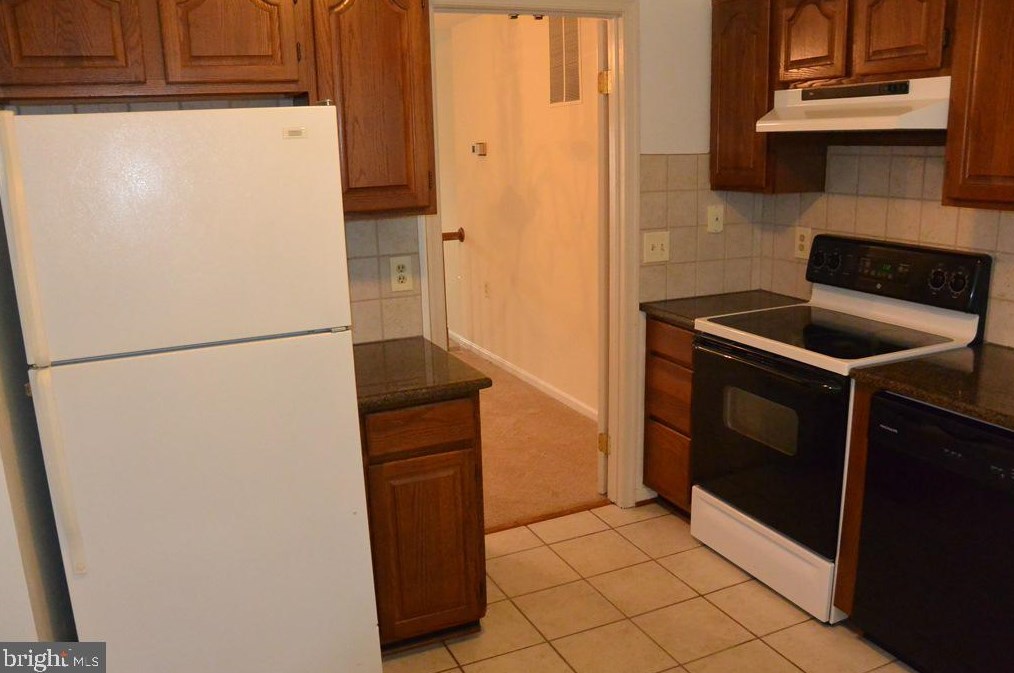 12761 Lockleven Ln, Woodbridge VA  22192-5027 exterior