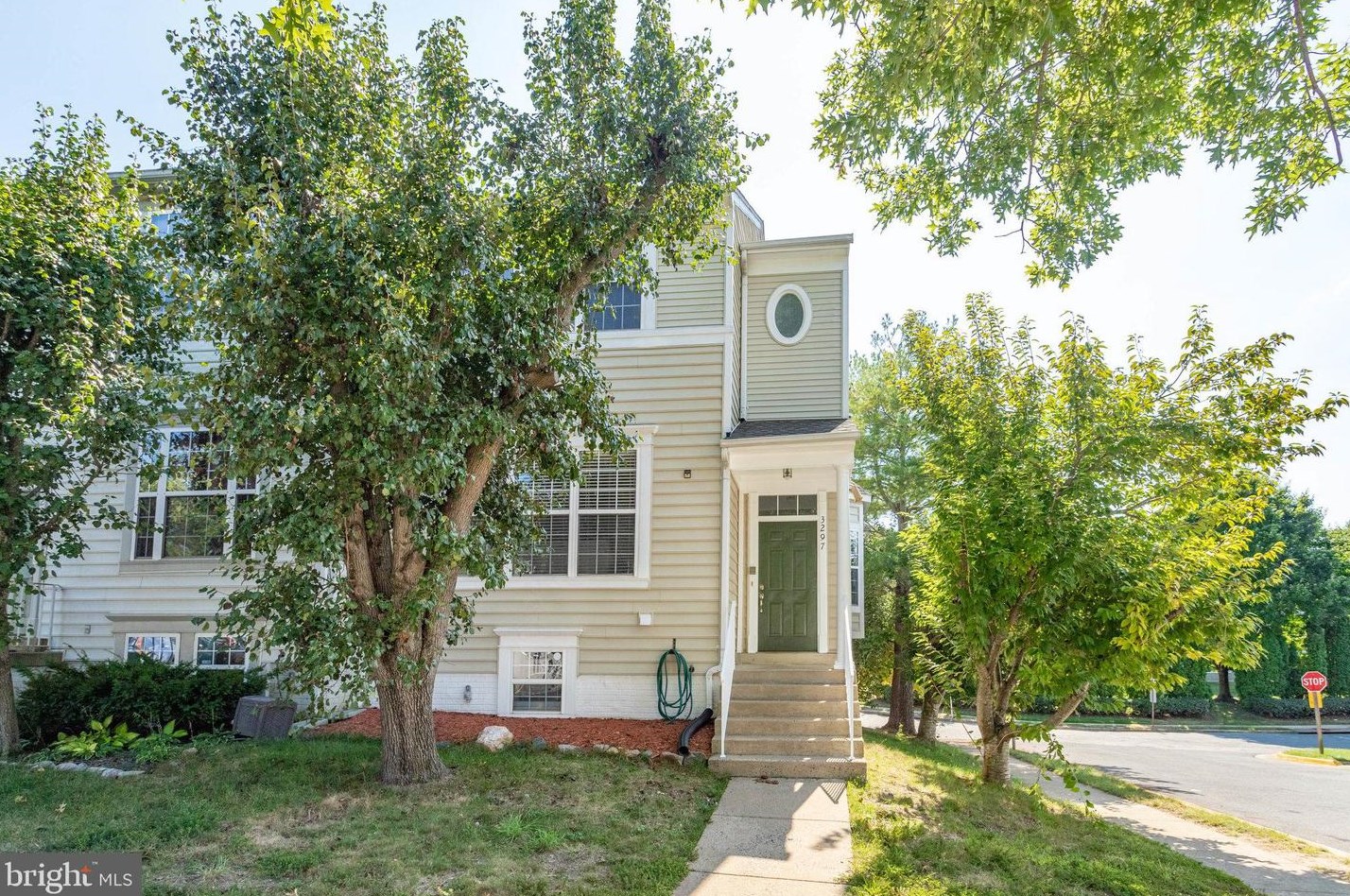 3297 Gina Pl, Woodbridge VA  22193-5927 exterior