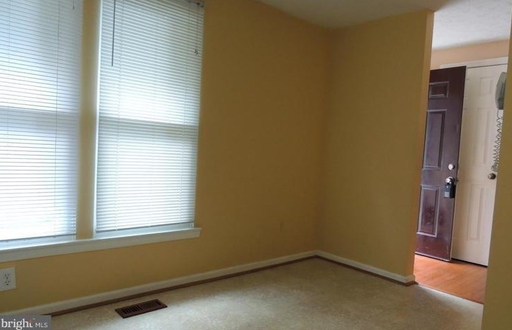 16143 Alexander Pl, Dumfries VA  22025-1754 exterior