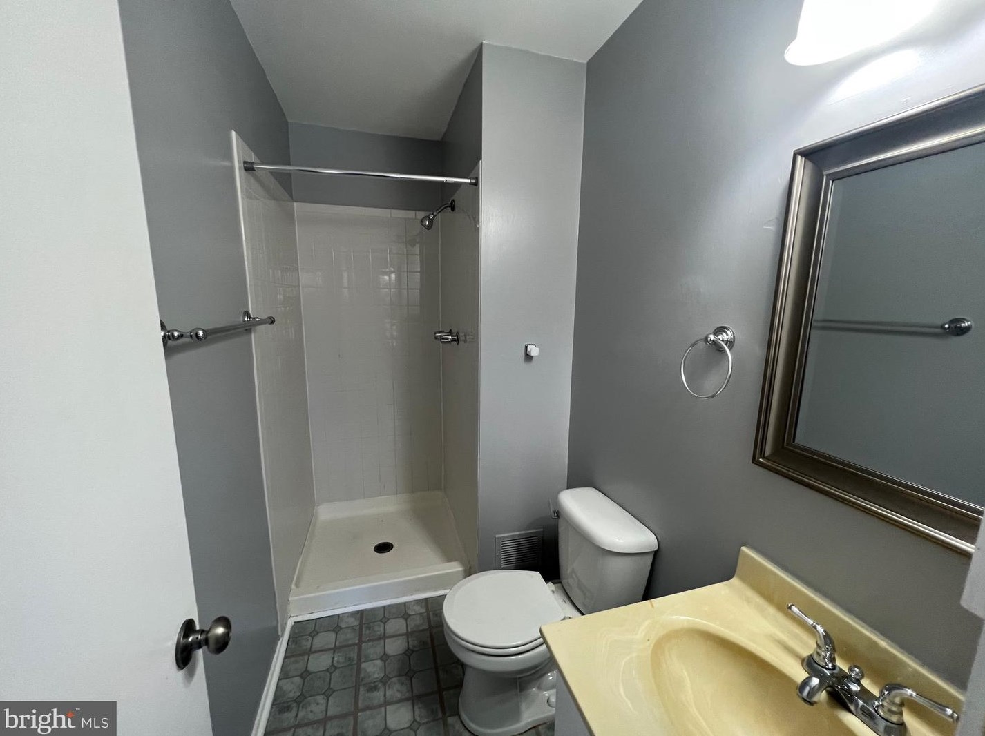 2929 Cambridge Dr, Woodbridge VA  22192-3116 exterior