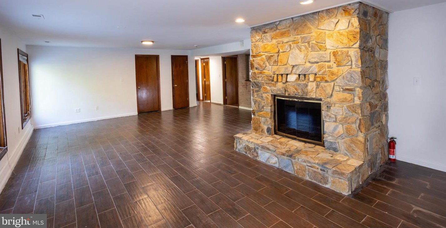 15796 Butler Pl, Dumfries VA  22025-1426 exterior