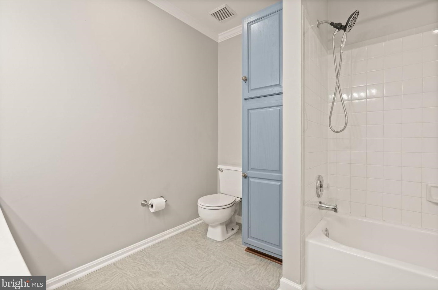4869 Saltwater Dr, Dumfries VA  22025-1206 exterior