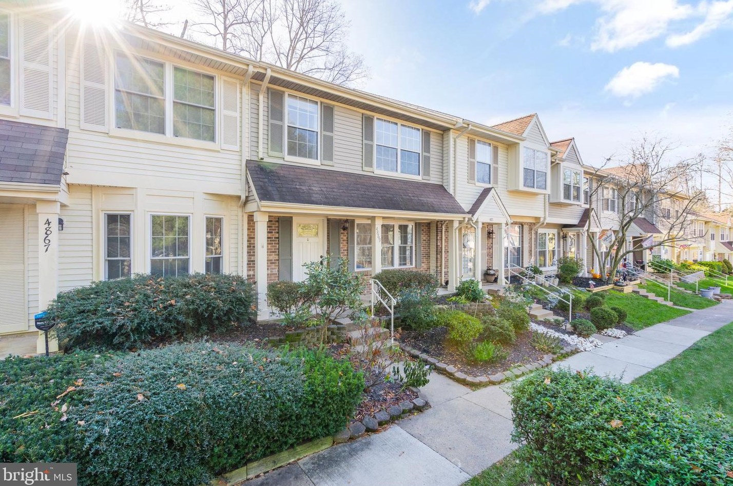 4869 Saltwater Dr, Dumfries VA  22025-1206 exterior