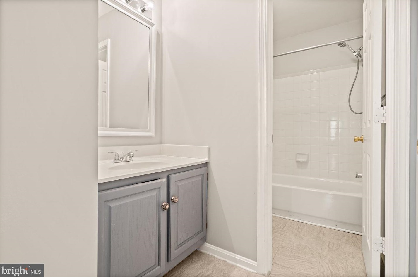 4869 Saltwater Dr, Dumfries VA  22025-1206 exterior