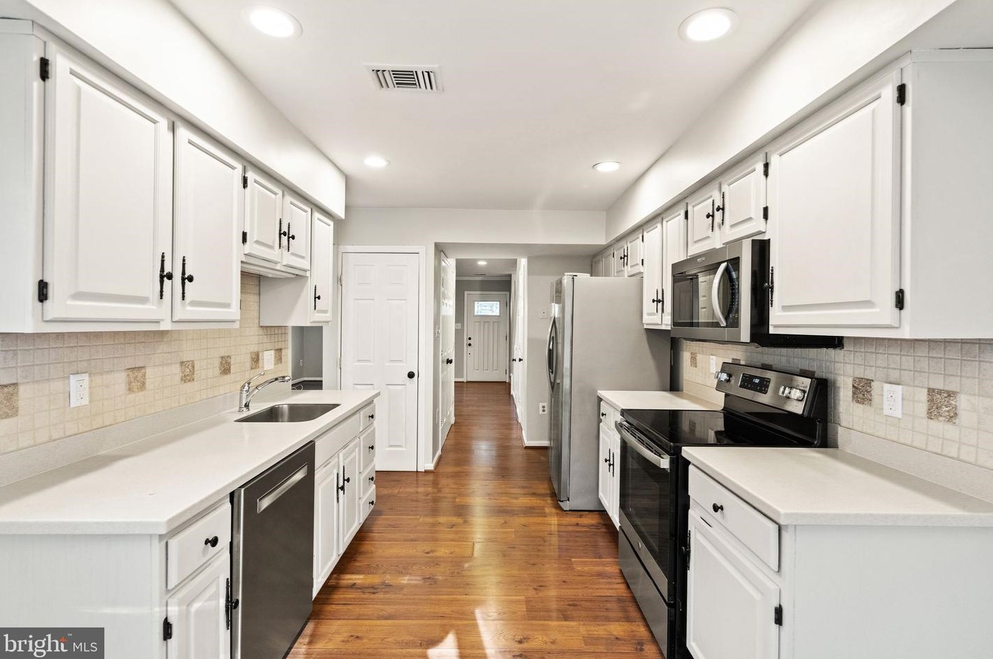 4869 Saltwater Dr, Dumfries VA  22025-1206 exterior