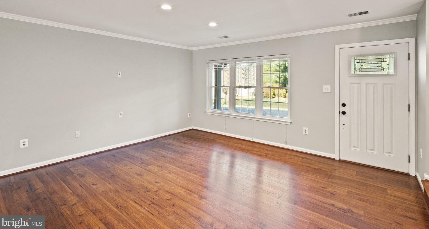 4869 Saltwater Dr, Dumfries VA  22025-1206 exterior