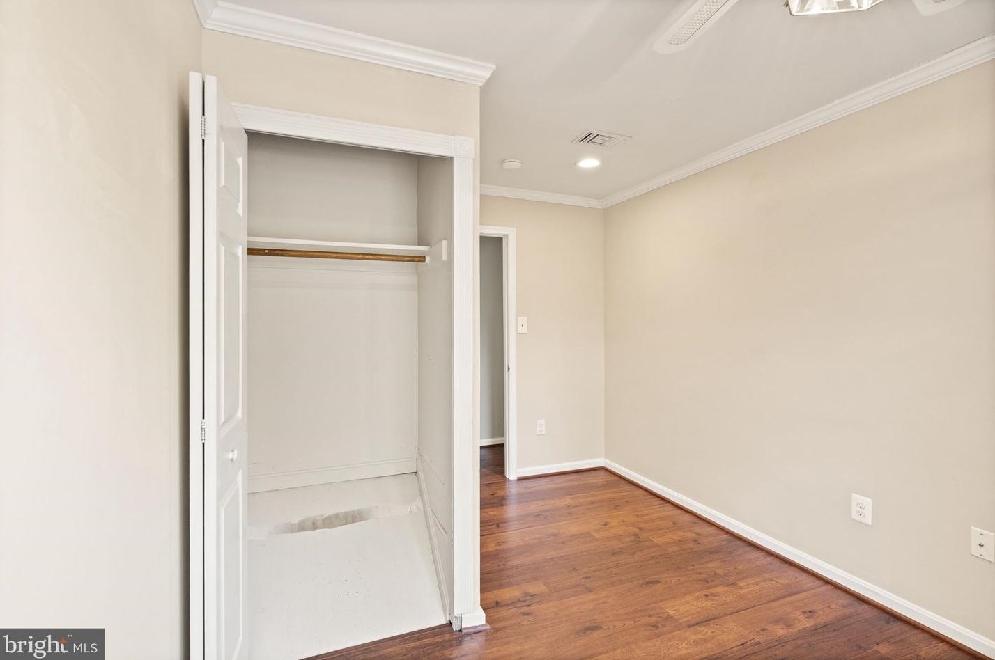 4869 Saltwater Dr, Dumfries VA  22025-1206 exterior