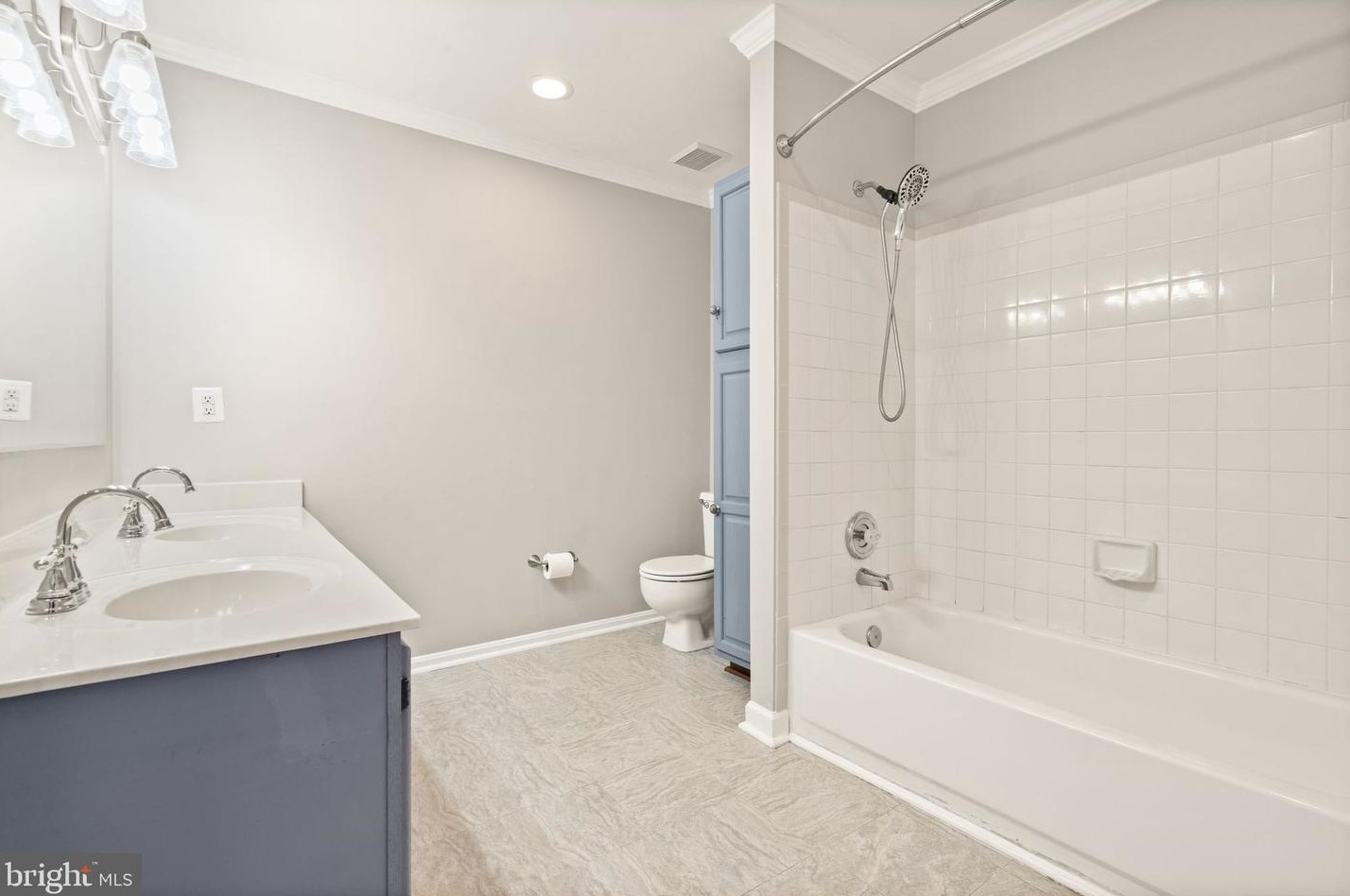 4869 Saltwater Dr, Dumfries VA  22025-1206 exterior