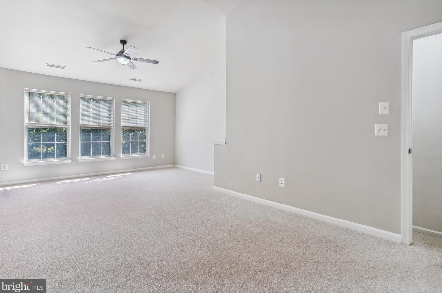 15563 Three Otters Pl, Manassas VA  20112-5424 exterior