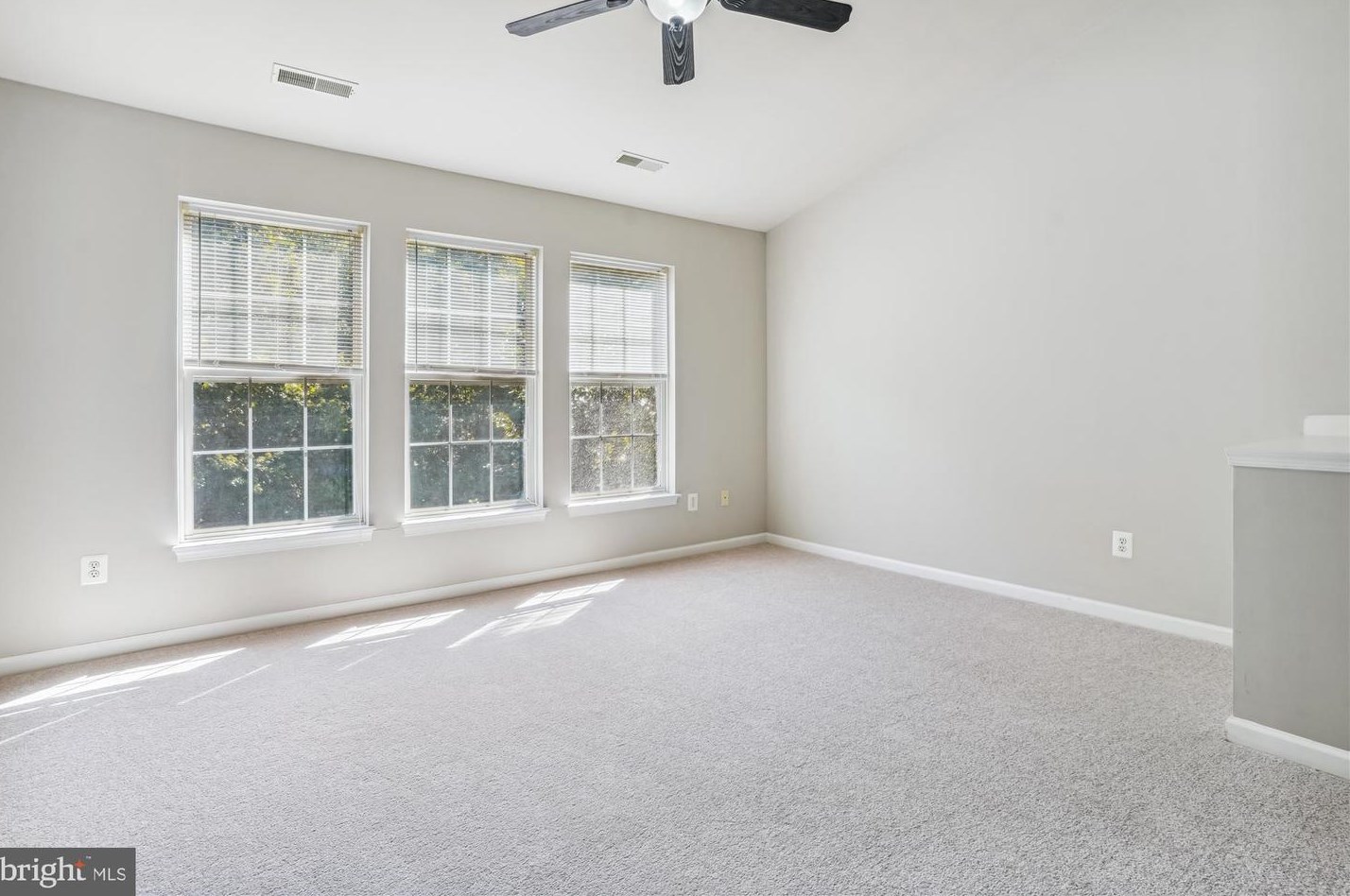 15563 Three Otters Pl, Manassas VA  20112-5424 exterior