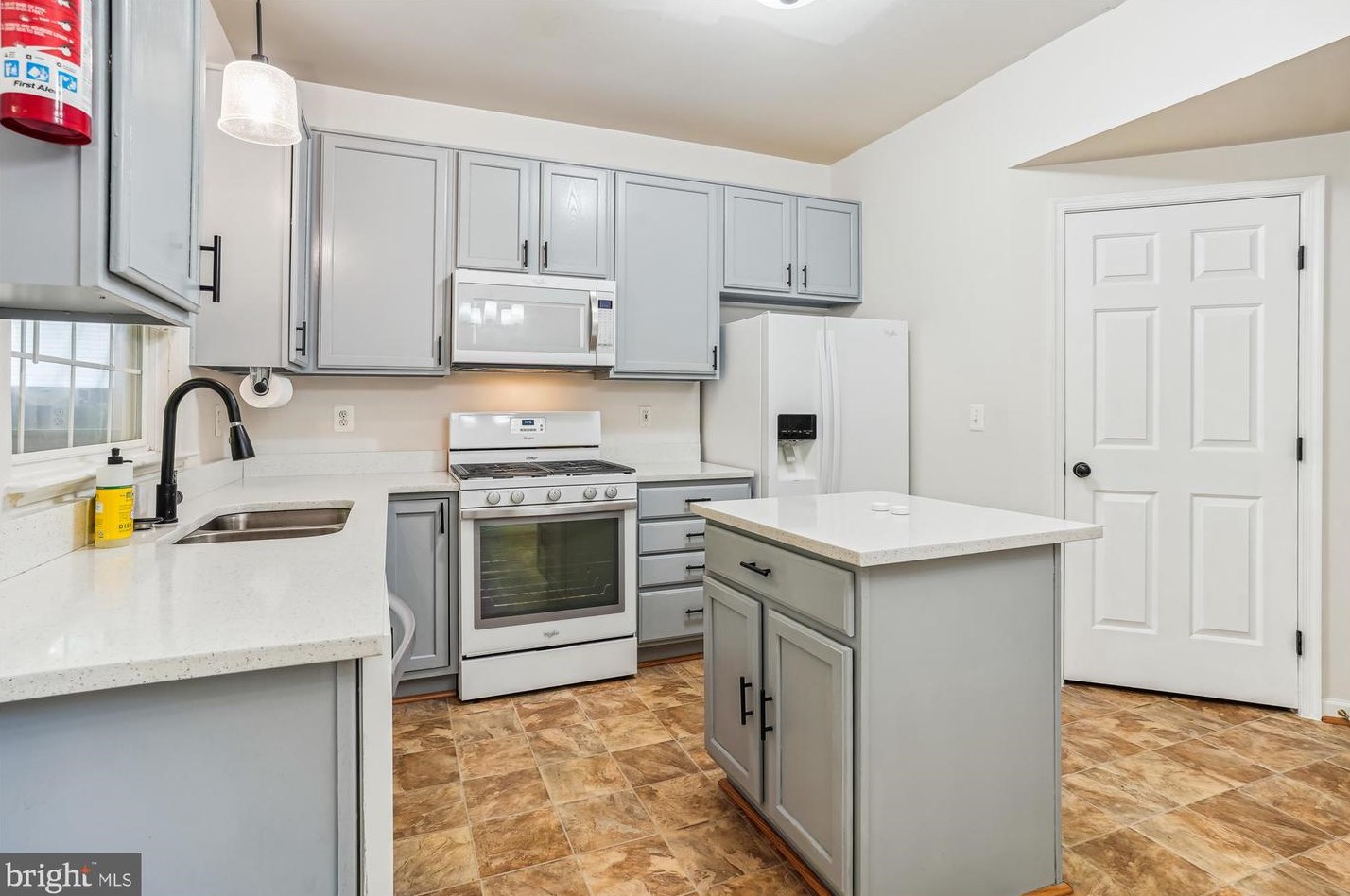 15563 Three Otters Pl, Manassas VA  20112-5424 exterior