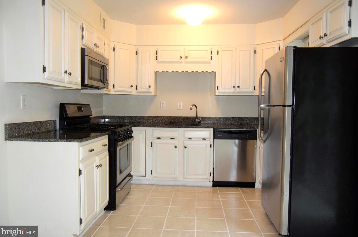 4322 Kentland Dr, Woodbridge VA  22193-5272 exterior