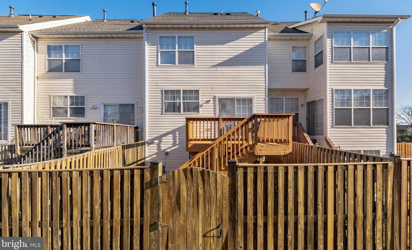 8103 Rainwater Cir, Manassas VA  20111-5225 exterior