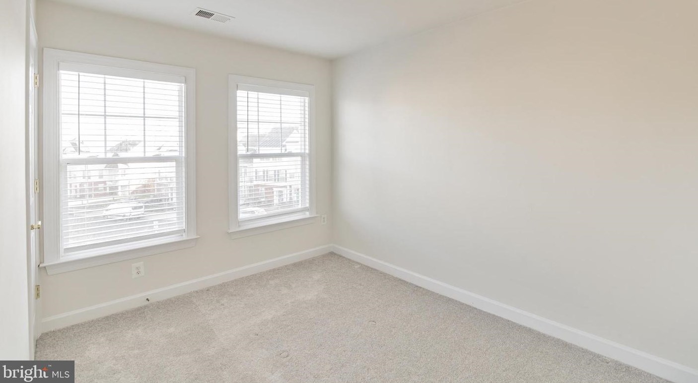 8103 Rainwater Cir, Manassas VA  20111-5225 exterior