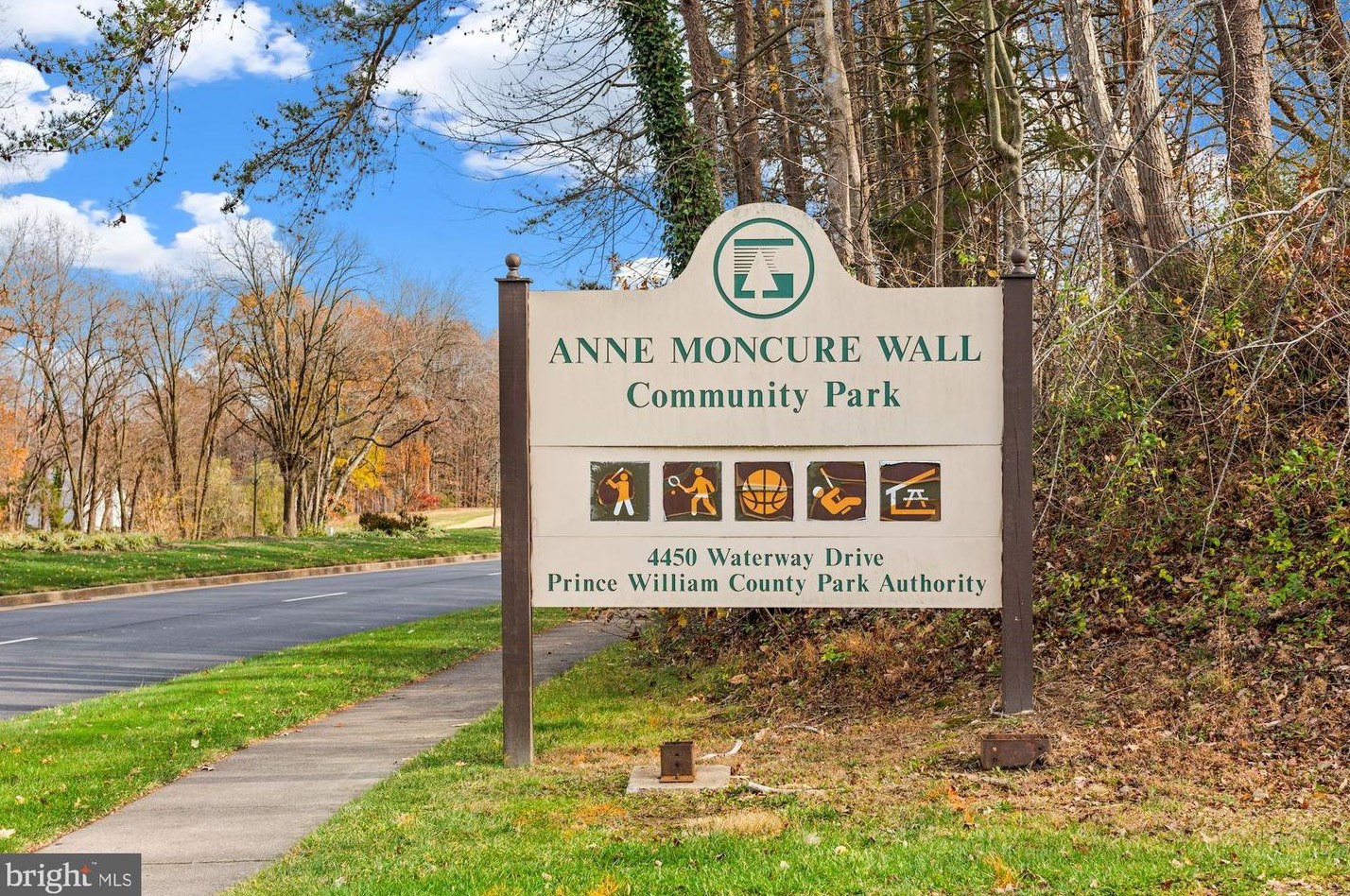 4941 Breeze Way, Dumfries VA  22025-1254 exterior