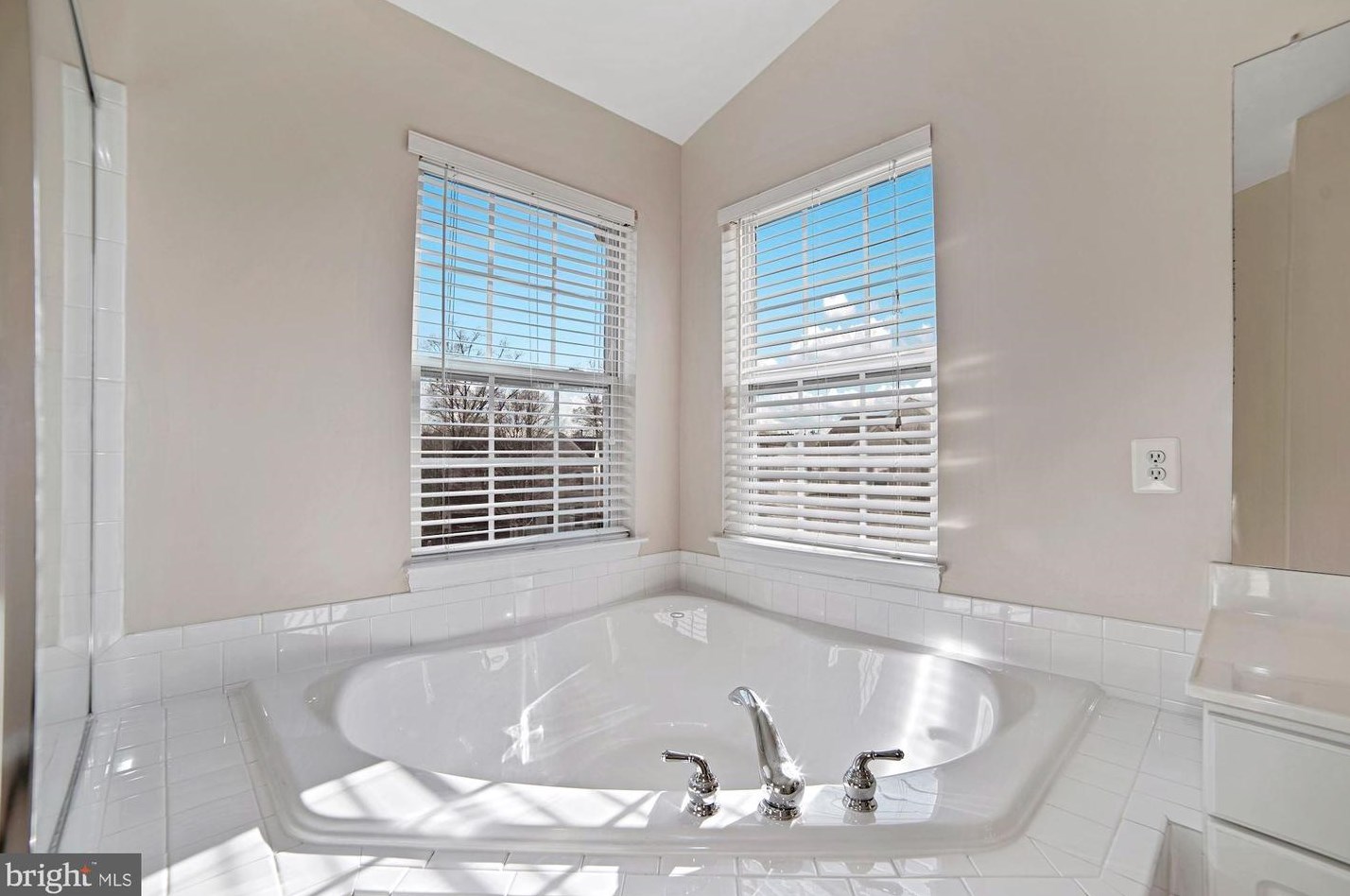 4941 Breeze Way, Dumfries VA  22025-1254 exterior