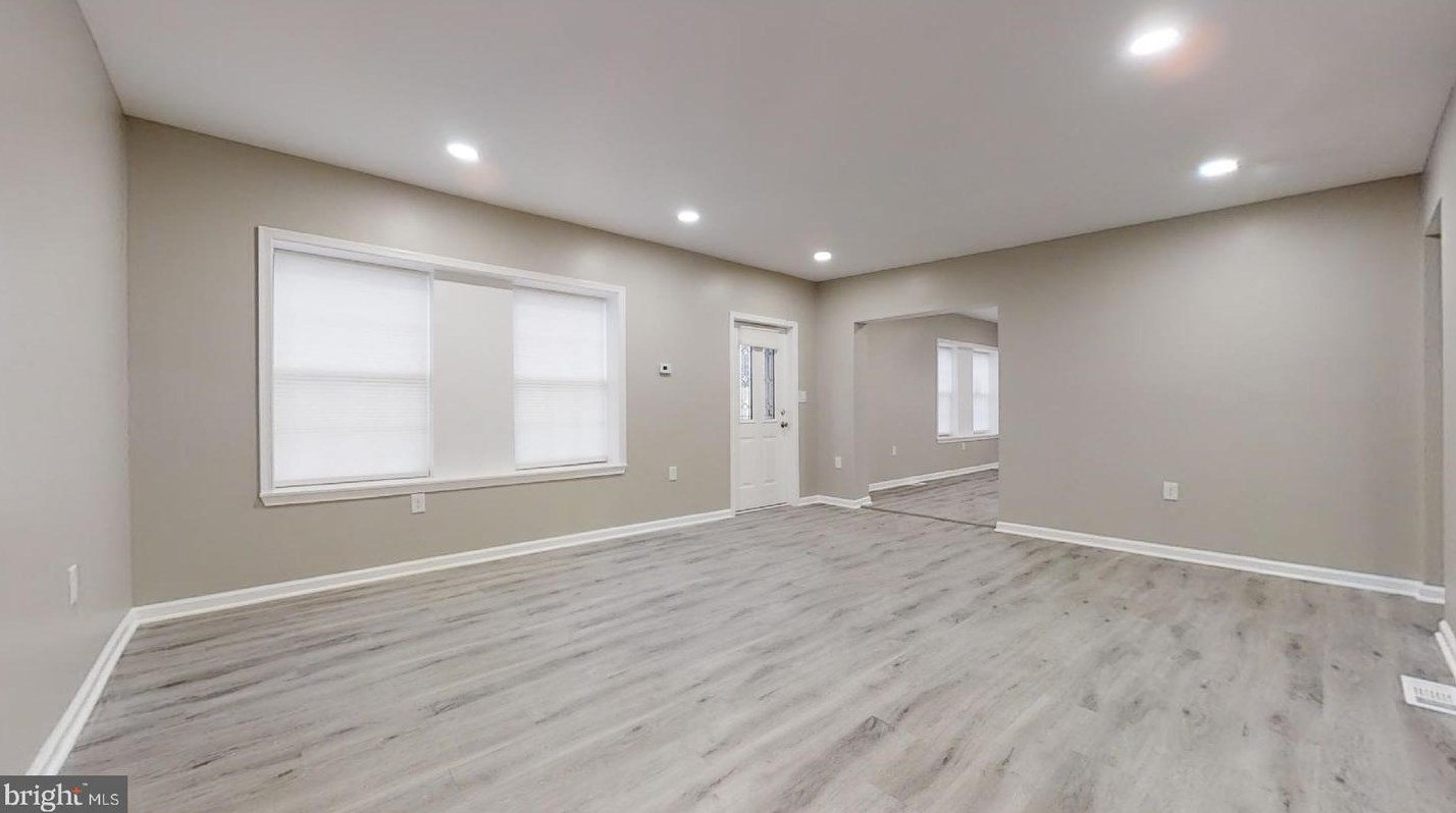 8304 Maplewood Dr, Manassas VA  20111-2218 exterior