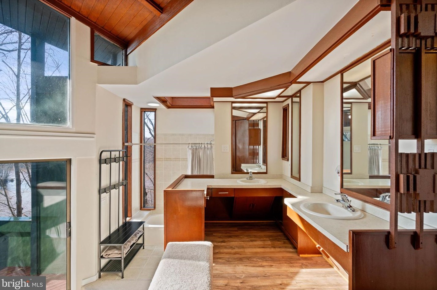 6121 Occoquan Forest Dr, Manassas VA  20112-3034 exterior