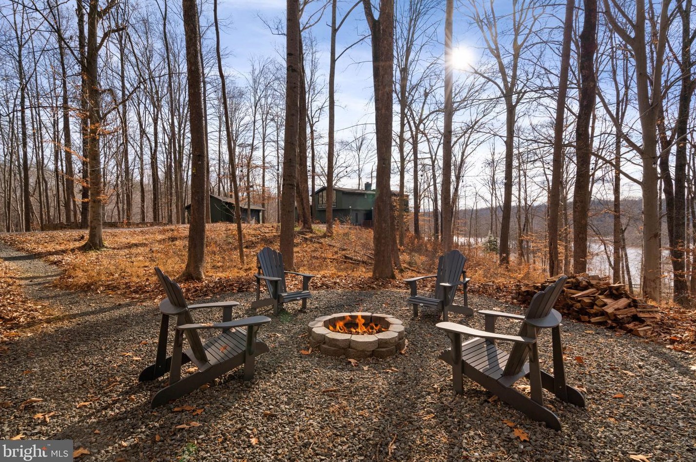 6121 Occoquan Forest Dr, Manassas VA  20112-3034 exterior