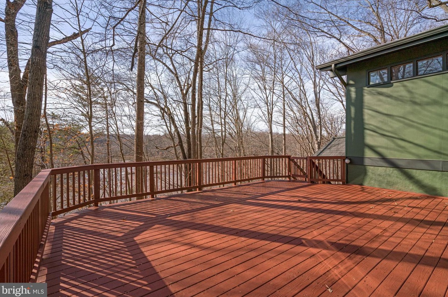 6121 Occoquan Forest Dr, Manassas VA  20112-3034 exterior