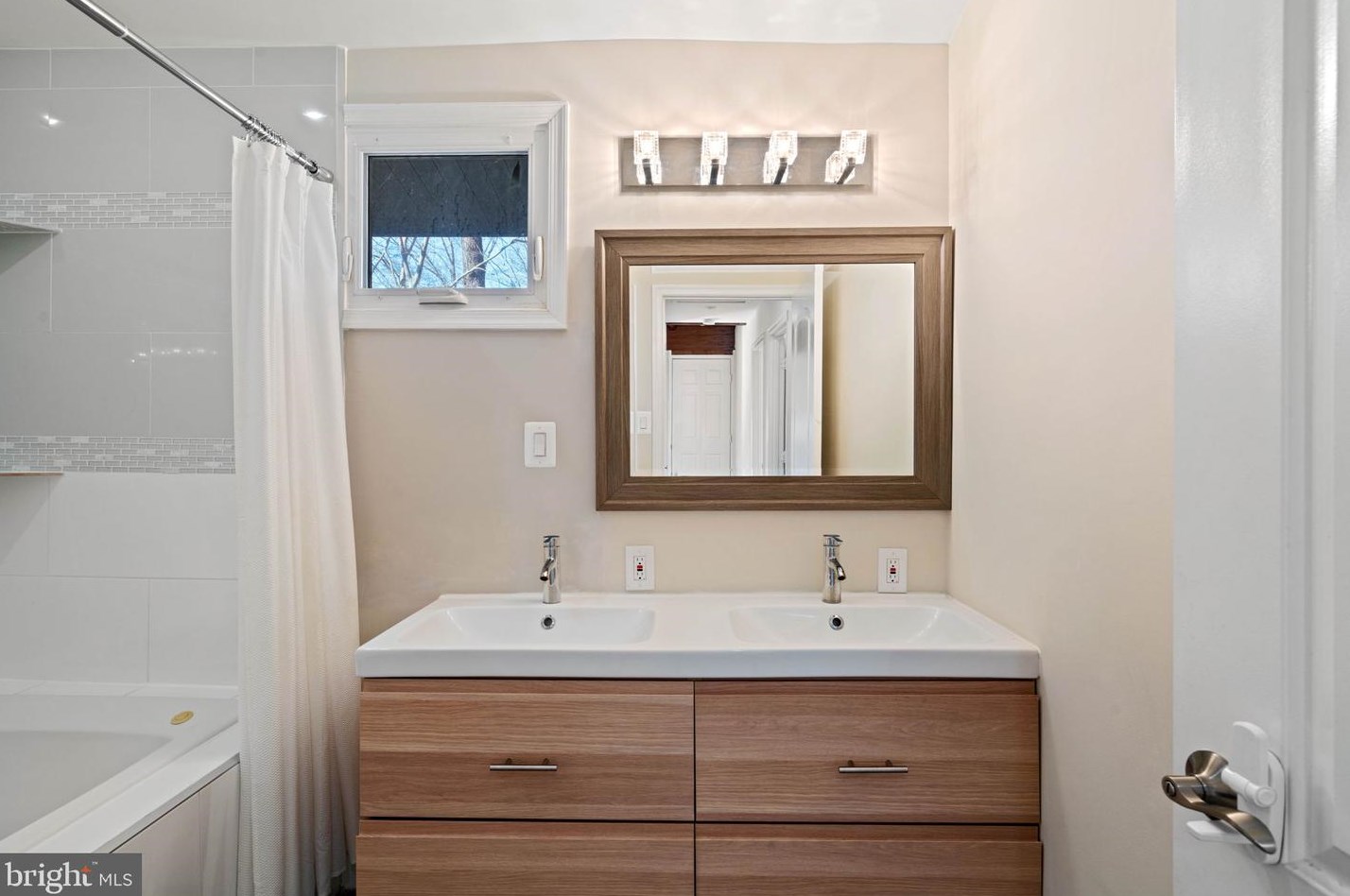 6121 Occoquan Forest Dr, Manassas VA  20112-3034 exterior