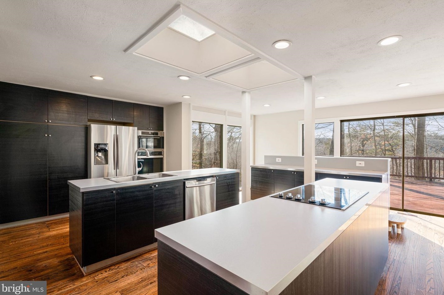 6121 Occoquan Forest Dr, Manassas VA  20112-3034 exterior