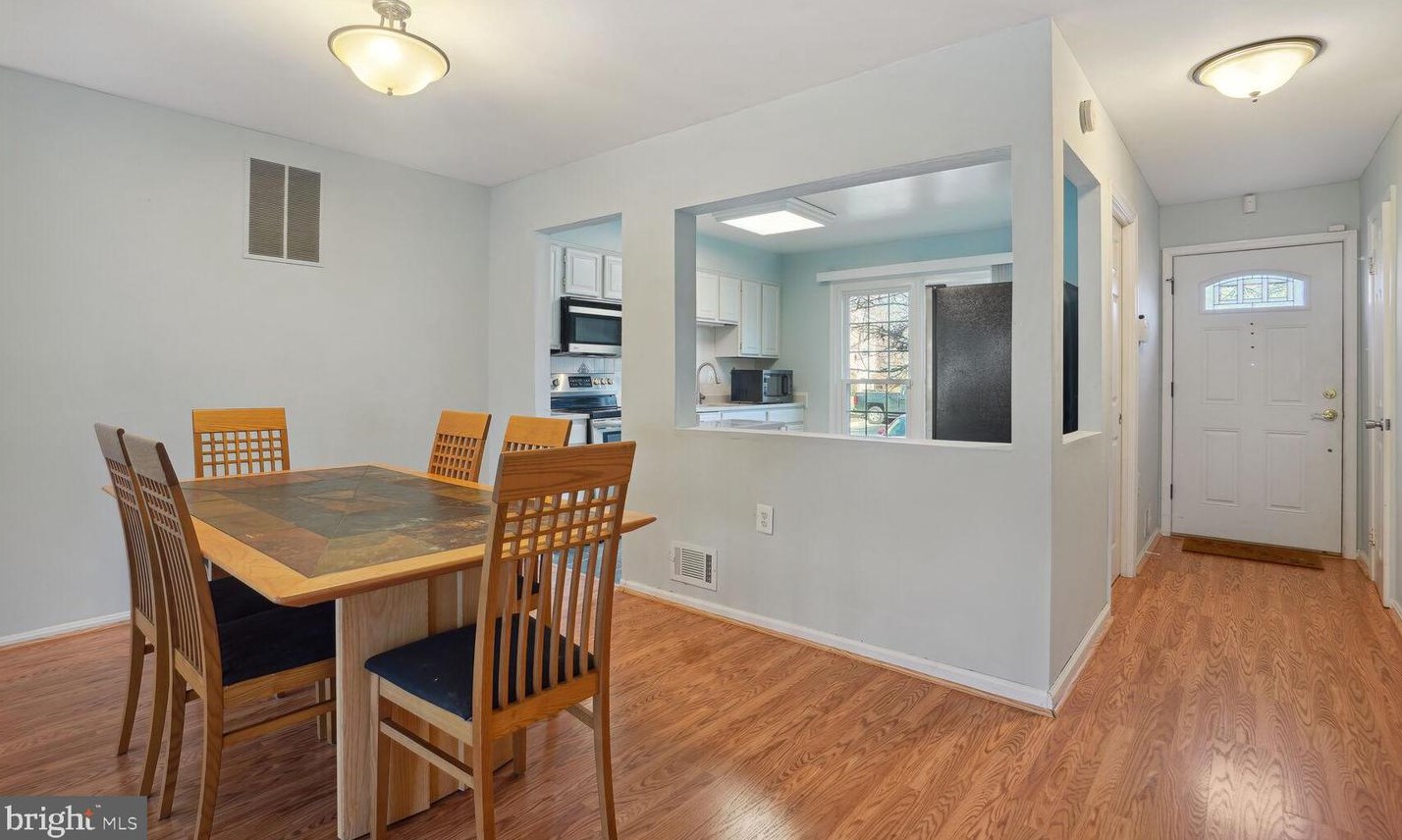 11378 Cromwell Ct, Woodbridge VA  22192-1118 exterior