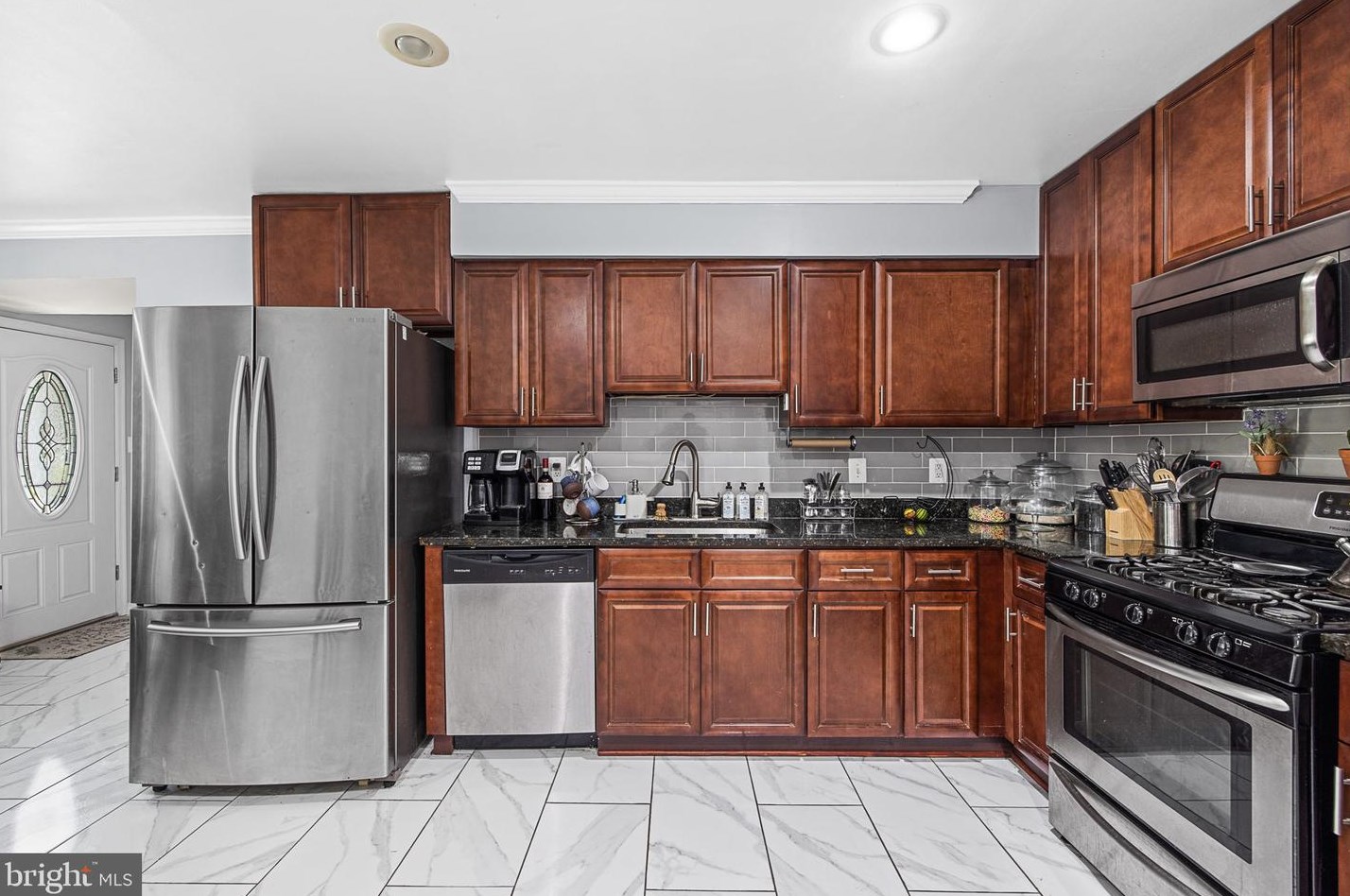 14277 Sonnette Ct, Woodbridge VA  22193-3423 exterior