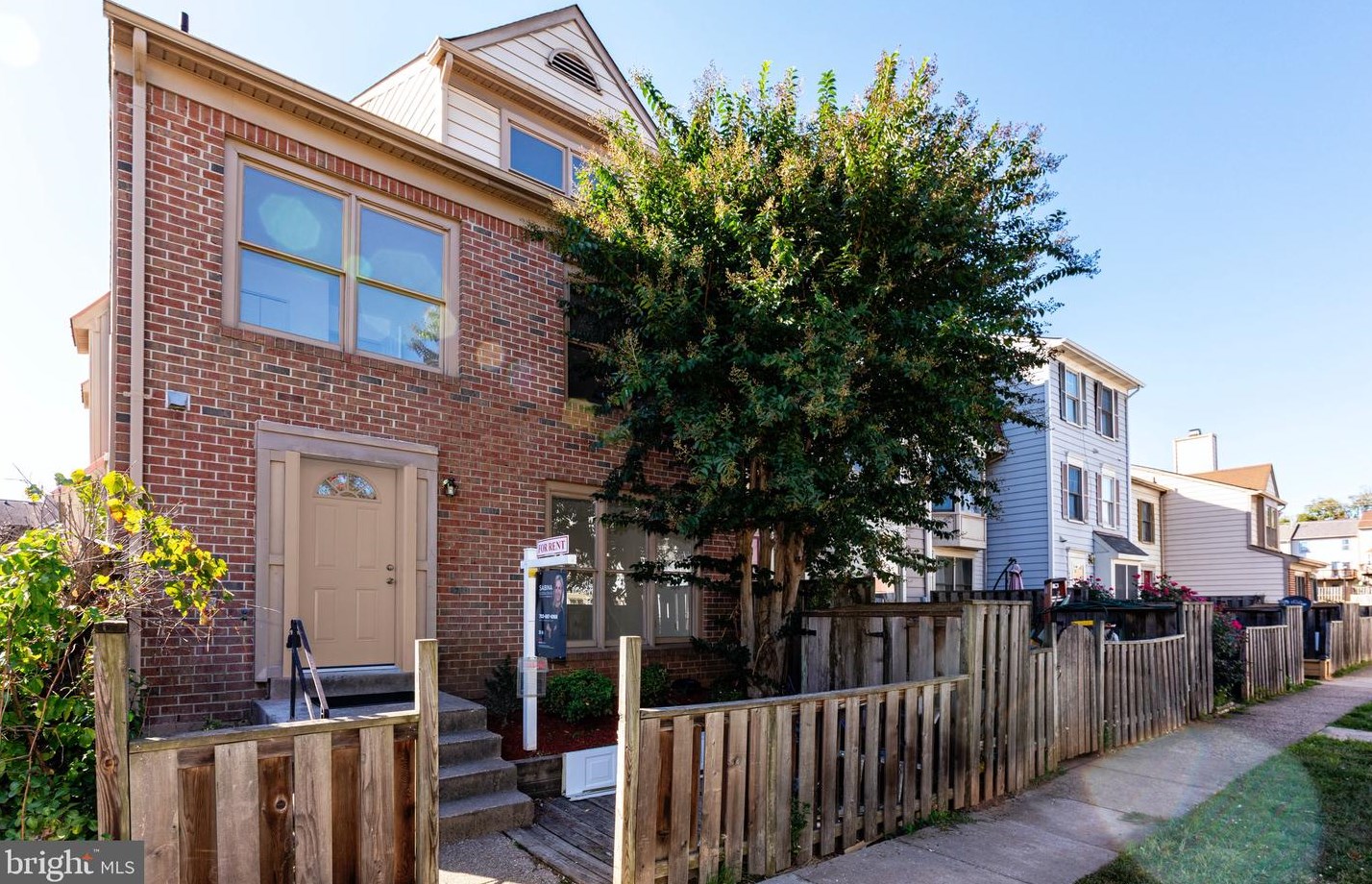 10498 Stonington Ln, Manassas VA  20109-6453 exterior