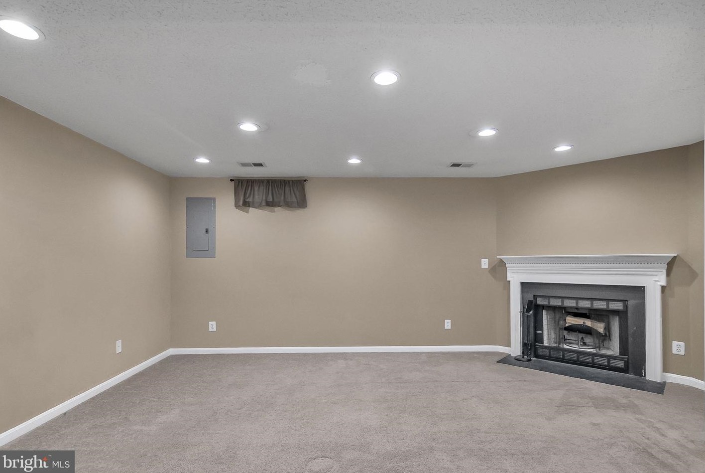 4921 Benecia Ln, Dumfries VA  22025-1243 exterior