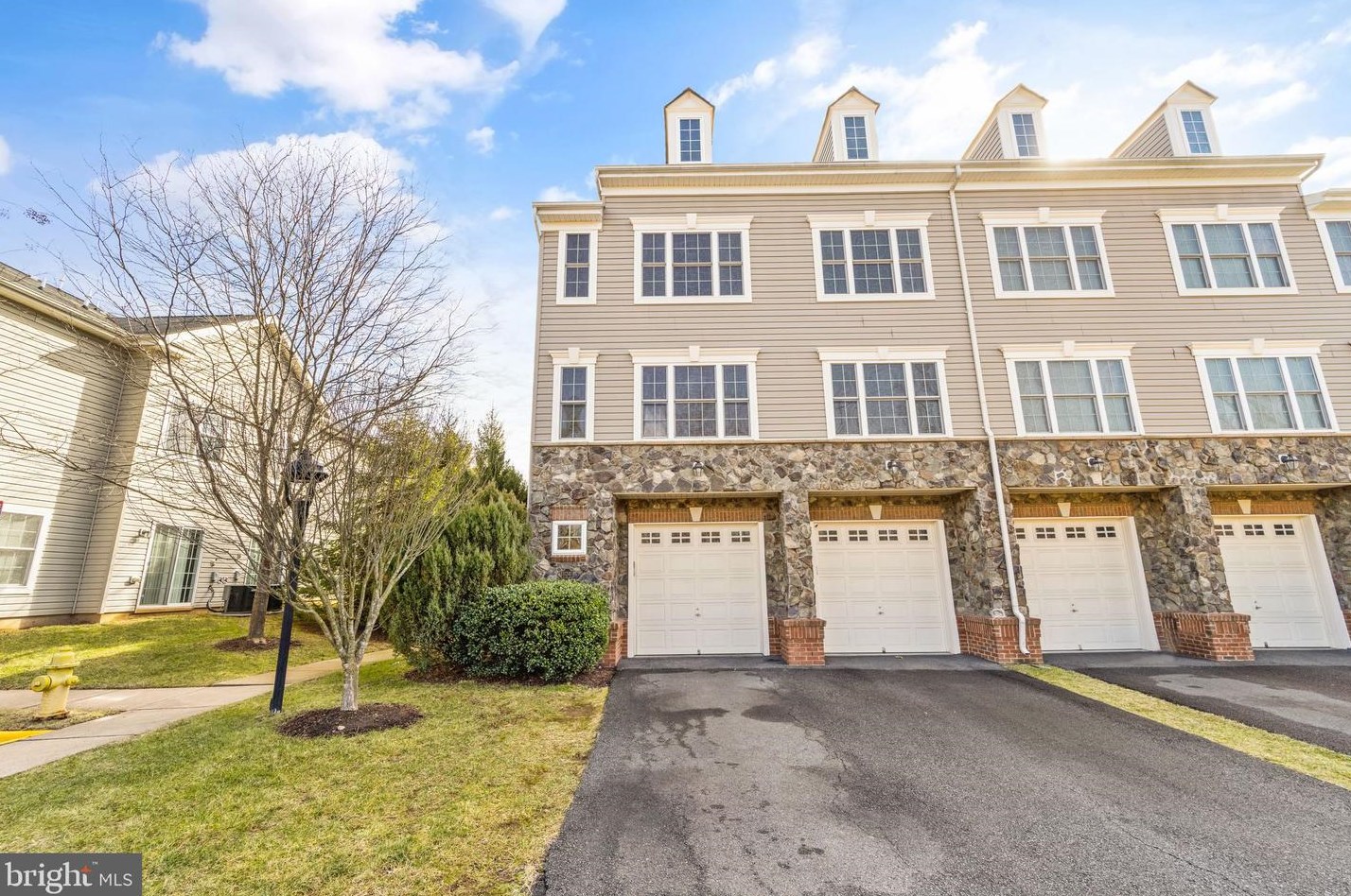 11241 Wortham Crest Cir, Manassas VA  20109-5695 exterior