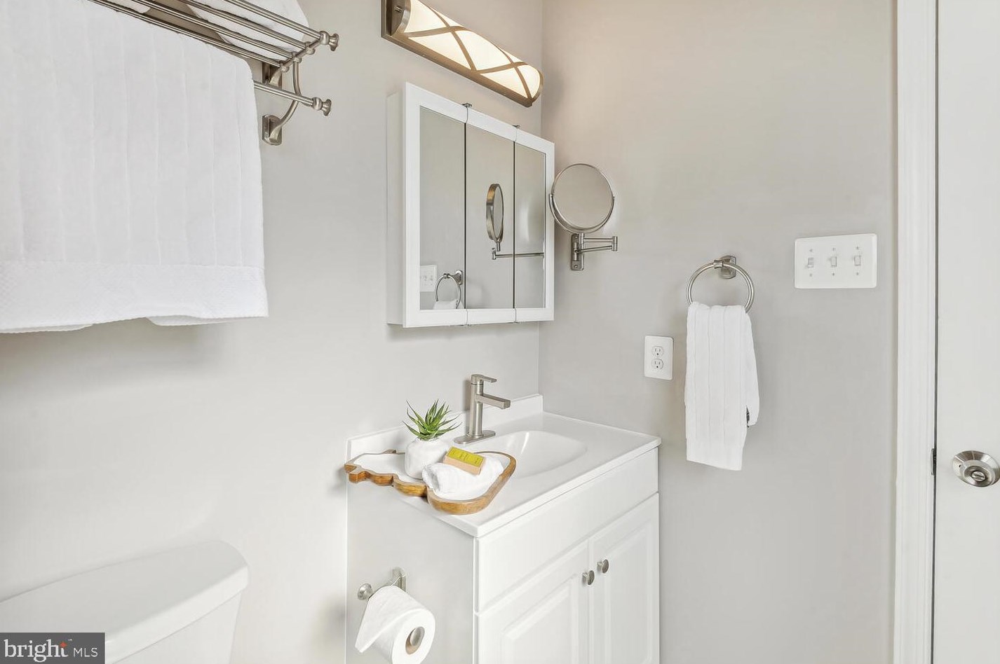 7382 Colton Ln, Manassas VA  20109-2957 exterior