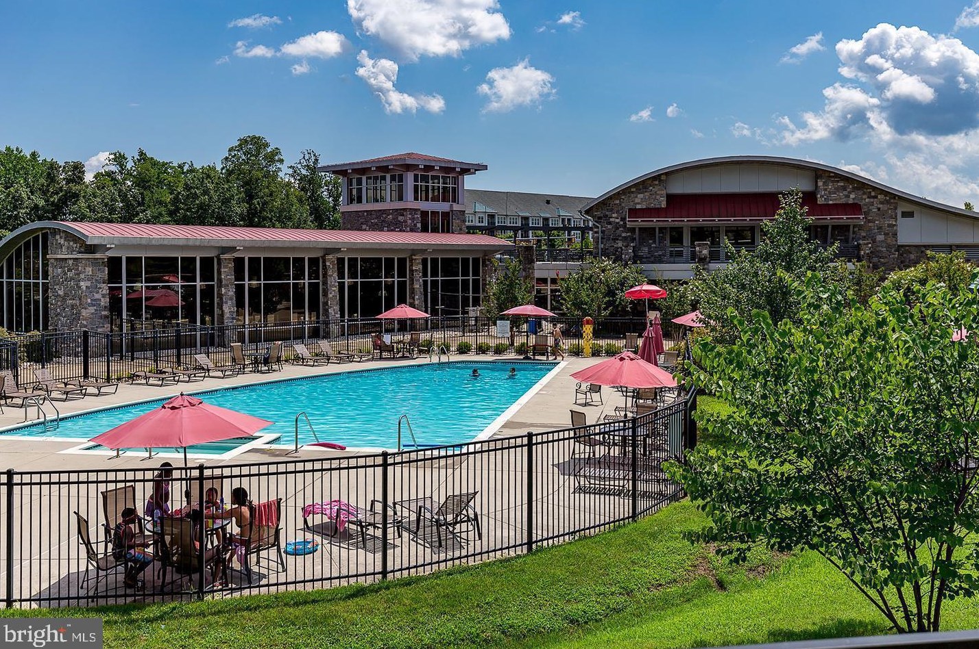 14800 Potomac Branch Dr, Woodbridge VA  22191-4056 exterior