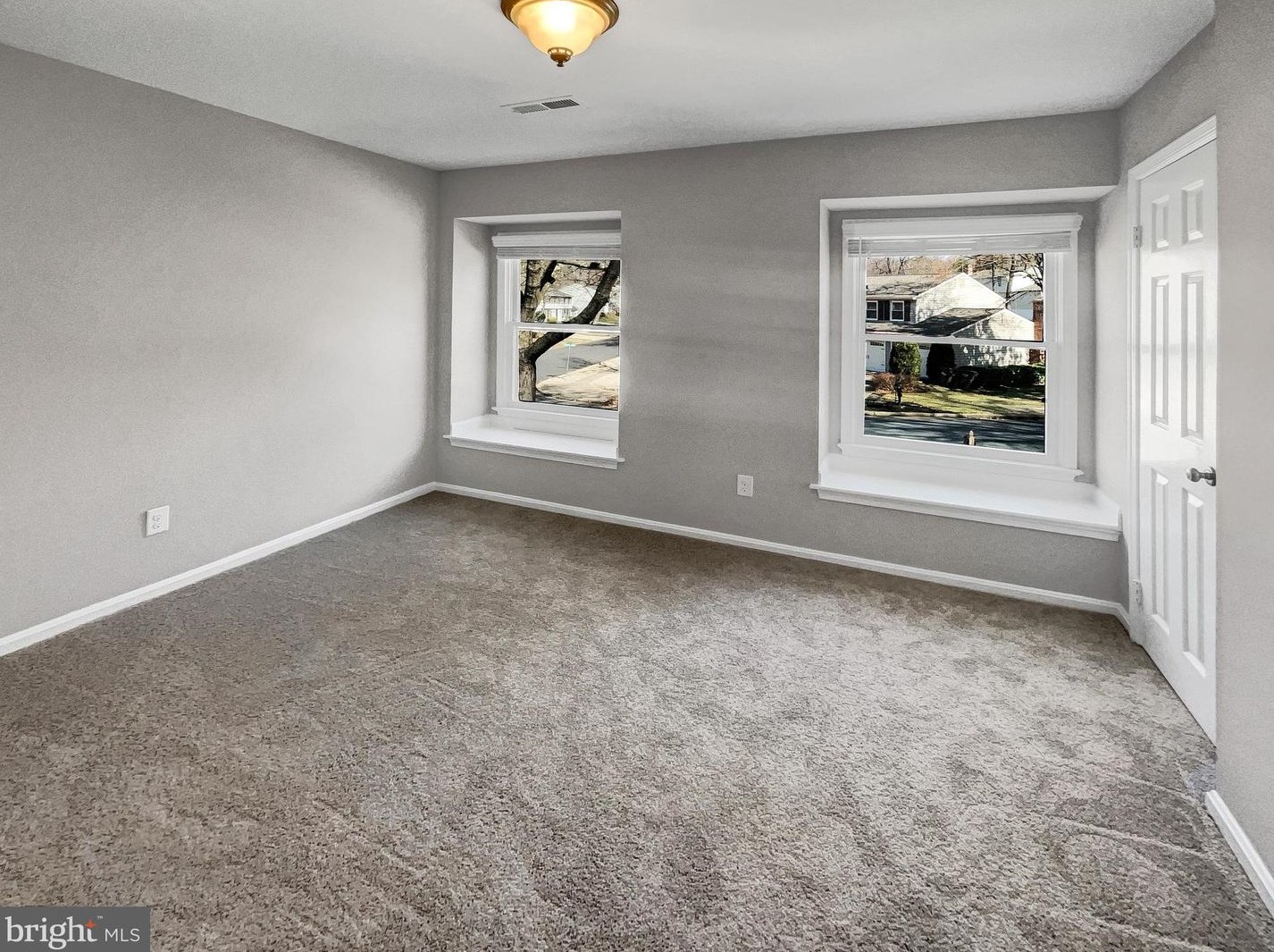 4405 Loganberry Ln, Dumfries VA  22025-1003 exterior