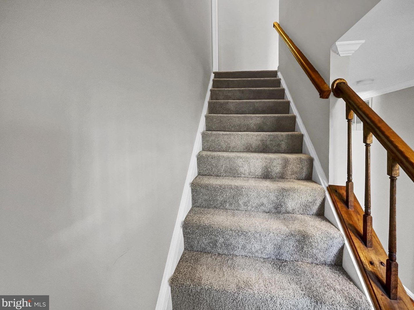 4405 Loganberry Ln, Dumfries VA  22025-1003 exterior