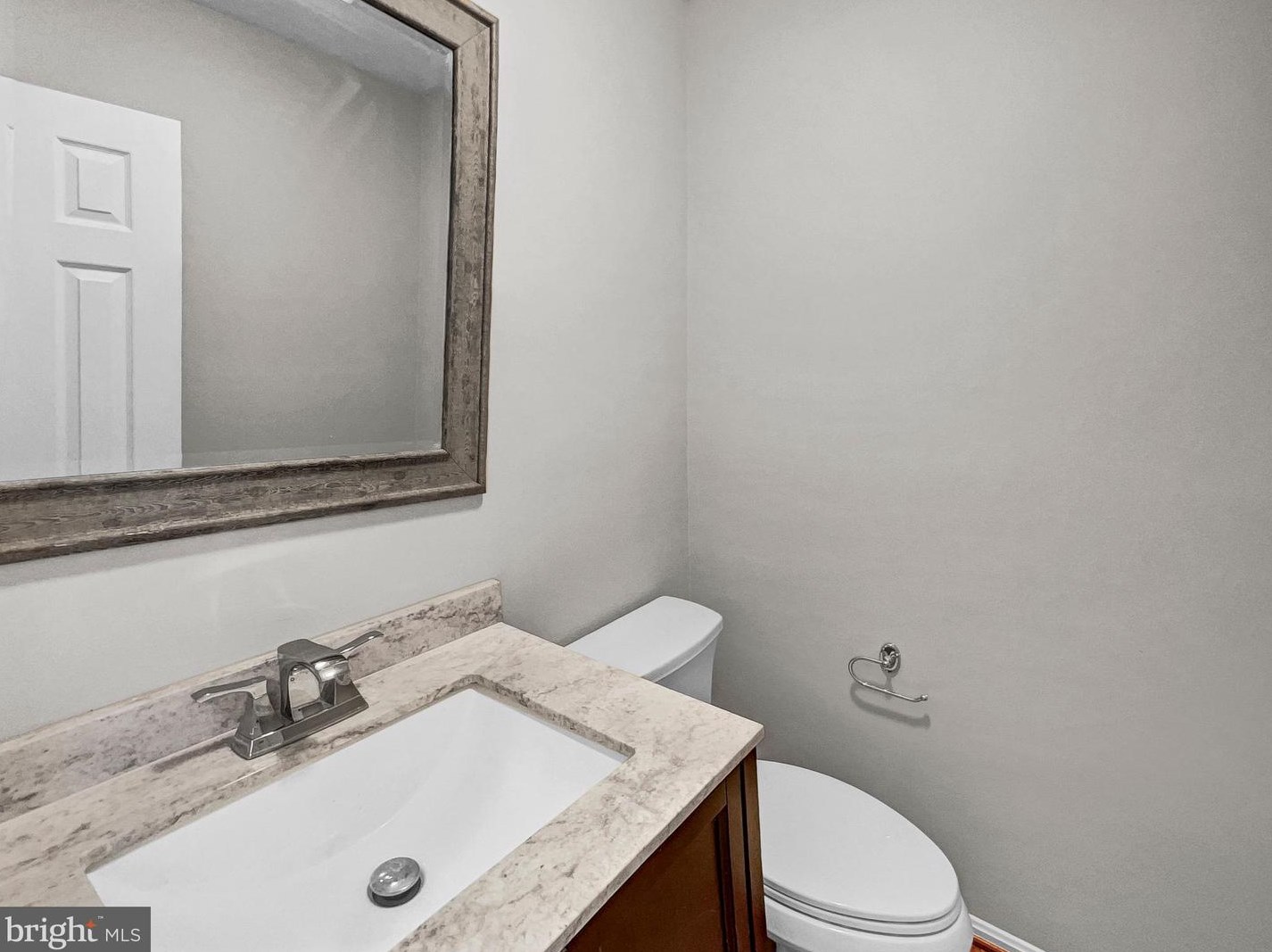 4405 Loganberry Ln, Dumfries VA  22025-1003 exterior