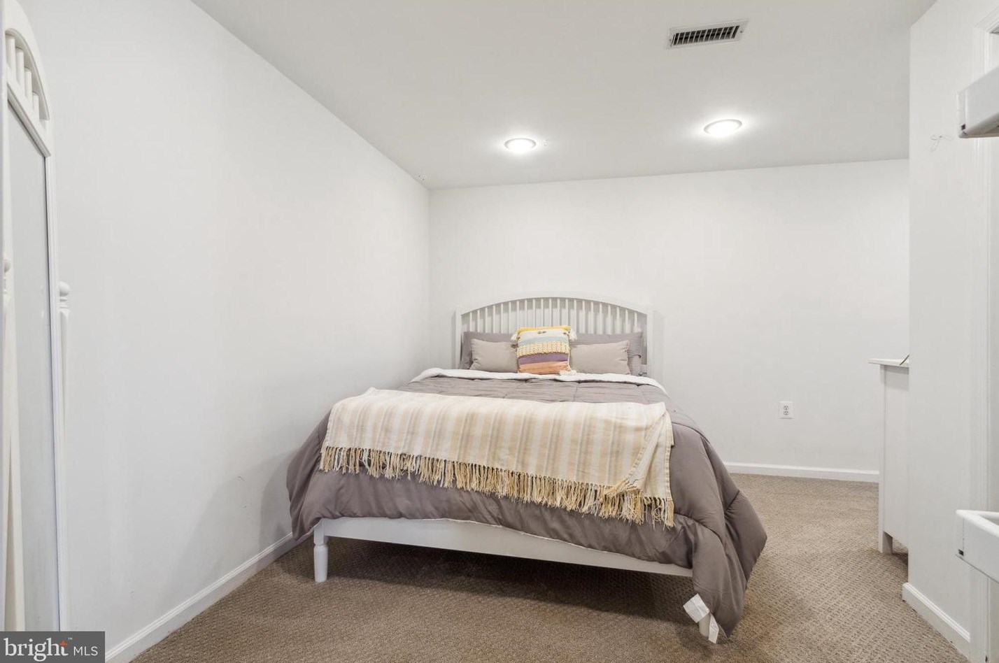 11824 Troika Ct, Woodbridge VA  22192-6282 exterior