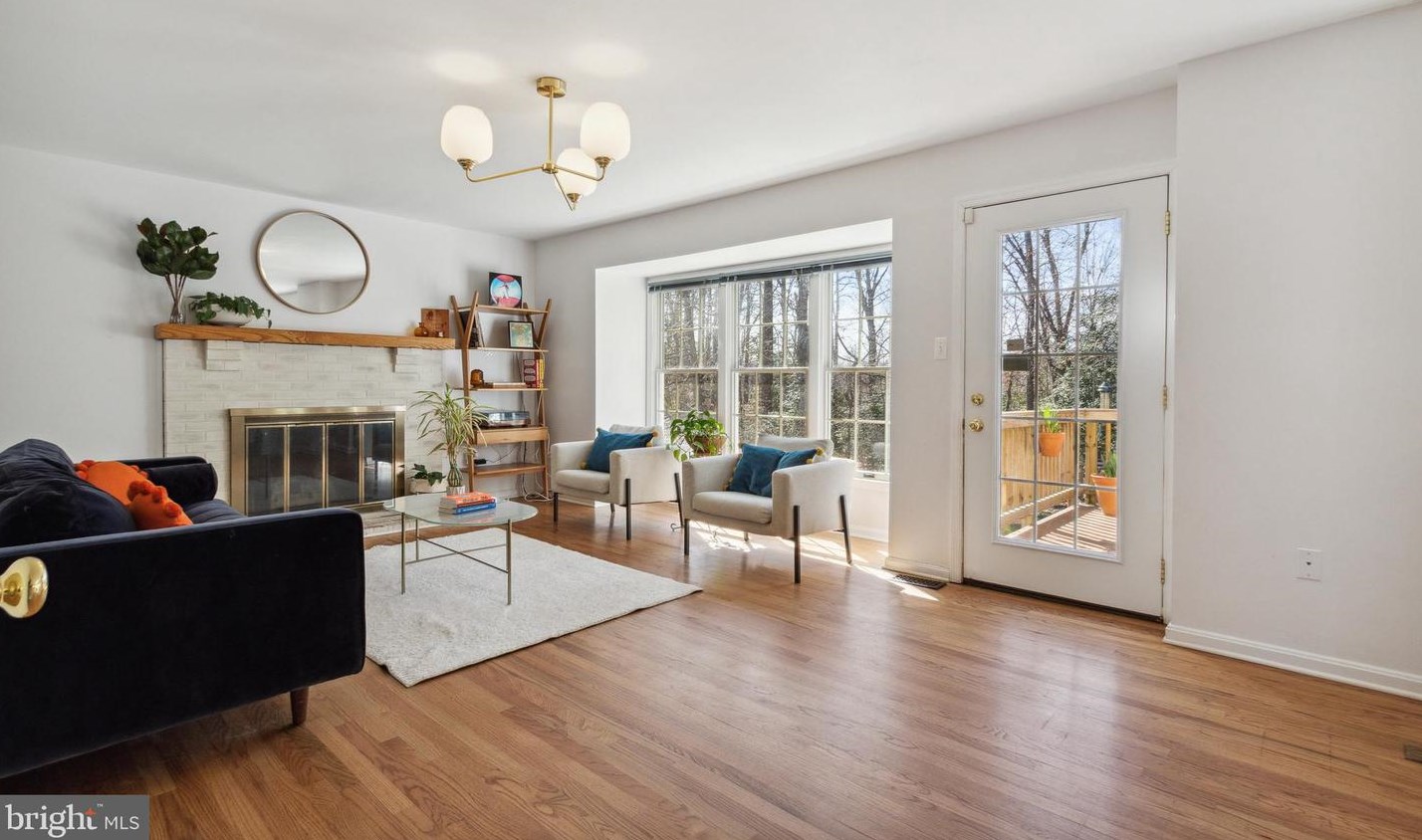 11824 Troika Ct, Woodbridge VA  22192-6282 exterior