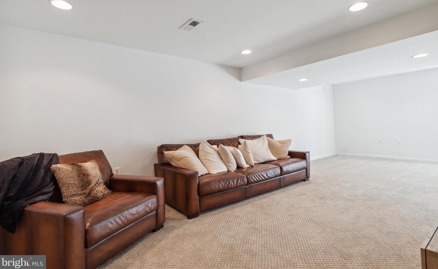 11824 Troika Ct, Woodbridge VA  22192-6282 exterior