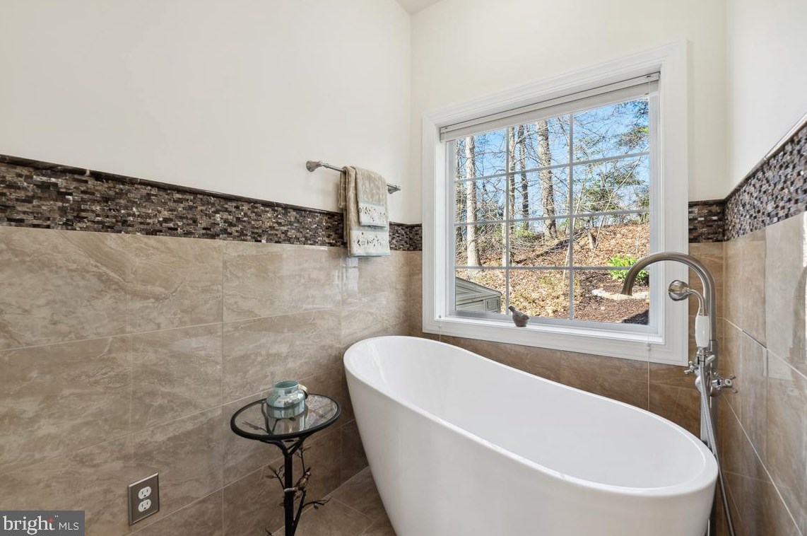 4331 Fallstone Pl, Dumfries VA  22025-1104 exterior