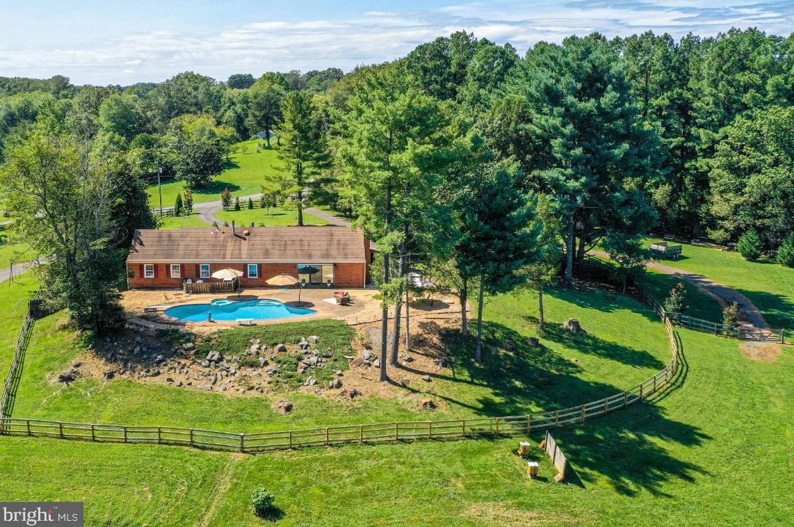 9492 Fostern Ln, Manassas VA  20112-4427 exterior