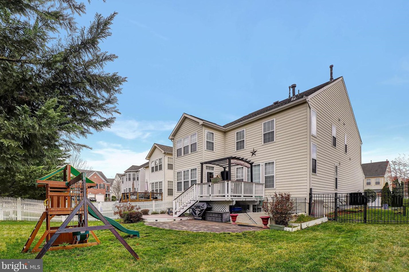 2683 Cast Off Loop, Woodbridge VA  22191-6053 exterior